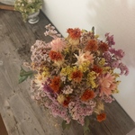 リモニュームと紅花のカラフルブーケ