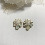 パステルカラーのキラキラビジューピアス　イヤリング(グリーン)