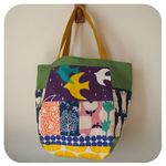 ♪北欧風ランダムパッチ  大きめころころBAG  脇ポケット　  ♫　帆布黄色　緑　トリ・クマ　