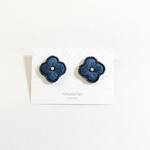 刺繍とビーズのピアス hanabira〈ネイビー〉