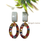 590円☆長方形(グレー)☆オーバル花レジンのピアス/イヤリング