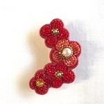 ビーズ刺繍ブローチ 赤い花