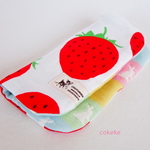 🍓 大きないちご 🍓 ふわっふわの8重ガーゼ ハンカチ20cm  fuwara⚠️タグに変更がございます。