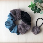 ラビットファー×スエードのシュシュ✿グレー×ターコイズブルー　ヘアゴム付き　