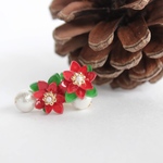 赤いポインセチアとパールのイヤリング