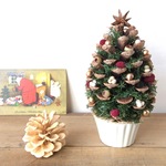 大きなマツボックリのクリスマスツリー＊