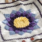 ハンドメイドかぎ針編み お花・青・紫 モチーフクッションカバー