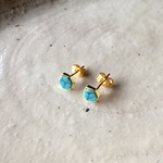 ターコイズの六角ピアス_お呼ばれ・メンズにも！