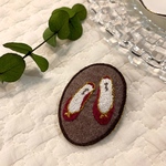 バレエシューズの刺繍ブローチ