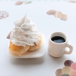 今日のおやつ＊生クリームもりもりパンケーキ＊ホットコーヒー付き