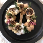 クリスマスリース　2色のコットンフラワー