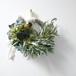 ユーカリエキゾチカのドライフラワーリースΦ約20×30cm (室内インテリアにピッタリなドライフラワーのリース)    