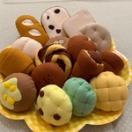 （SALE☆送料込み）フェルトのパン  16個セット