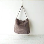 チャコールグレー フェイクファー 小ぶりなショルダーバッグ
