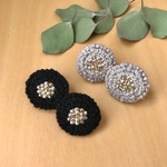 もこもこ毛糸とビーズのイヤリング＆ピアス＊ブラック・ベージュ　