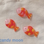 すいすいお魚さんのブローチ(あか）