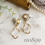 ゴールドビジュー＊ツイストリング＊大人ピアス