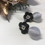  ボンボンピアス（イヤリング）