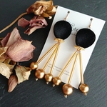 【SALE!!】ブラックベロア×ゴールドボールのゆらゆらピアス ／イヤリング