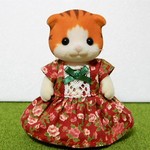 シルバニアファミリー　大人　クリスマスカラー　ワンピース　赤系クラシックローズ柄　服　着せ替え　シルバニア