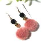 400円☆ファーボールチャーム(ピンク)☆お花のピアス/イヤリング