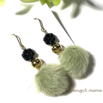 400円☆ファーボールチャーム(グリーン)☆お花のピアス/イヤリング
