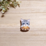 ネコの刺繍ブローチ  〜クリームパン〜