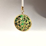 蝶と螺鈿の猫根付