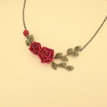 ミニ薔薇のネックレス(つまみ細工)