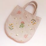 リネン刺繍の丸いバッグ（ボタニカル）