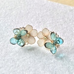白いお花と青い蝶のピアス　ディップアート　受注製作
