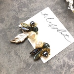 【再販】ヴィンテージ リーフ と ビジュー の アシンメトリー ピアス or イヤリング