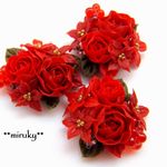 樹脂粘土・カップ咲き薔薇とポインセチアのブーケ。