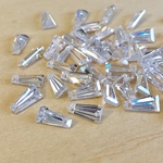 穴有り☆10個入り☆2x4x8mm☆テーパーバゲット型•A級ジルコニアキュービックジルコニア•CZ•パーツ