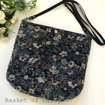 SALE!　リバティ 冬素材　ふわふわサコッシュ　ポシェット　ソープ　紺