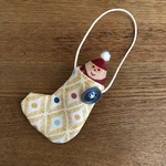 ひょっこりサンタさんのオーナメント黄色ブーツ