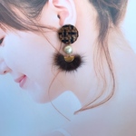 編み込みくるみボタンとミンクファーの16kgpピアス