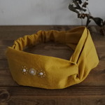 手刺繍　3連花　おとなヘアバンド　きいろ