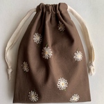 お花刺繍巾着  ブラウン×ホワイトマーガレット