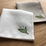 木陰のすずらん｜手刺繍で仕立てたリネンのハンカチ *名入れ＆サイズ変更可*