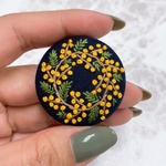ミモザの刺繍ブローチ