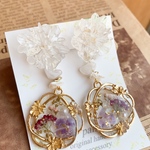 クリスマスにも☆クリアフラワー×淡水パールのお花のピアス、イヤリング
