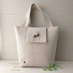 花の刺繍  ベリーのトートバッグ 