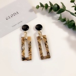 レザーカボション×マーブルアクリルスクエアピアス／イヤリング ／樹脂／アレルギー対応／ロングピアス