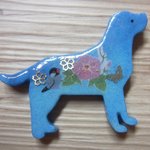 ◇197　セロリアンブルー　🐶レトリバーと文鳥のブローチ（大サイズ）