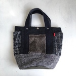 丸底woolのトートバッグ（チャコールグレー×茶）