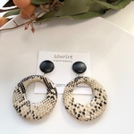 ブラック×パイソンピアス／イヤリング  