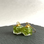 【受注製作】ペリドットのつやつやキューブピアス