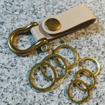 ナチュラルヌメ革のベルトループ風キーホルダー