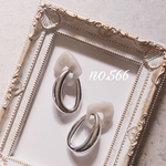 no.566 グレー 抜きひし形 ドロップ シルバー ピアス、イヤリング 